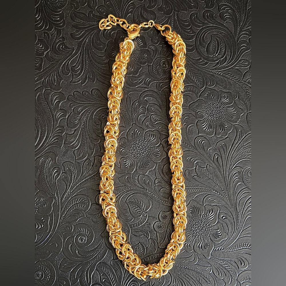 Elegant Gold Chain Necklace
